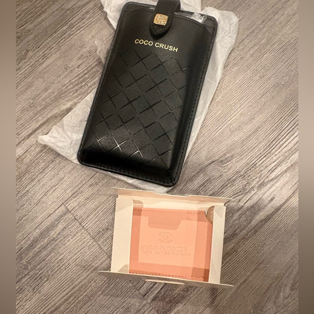 CHANEL COCO CRUSH VIP Novelty Smartphone Case BLACK and pink  mirror/ holder NEW - Picture 2 of 8